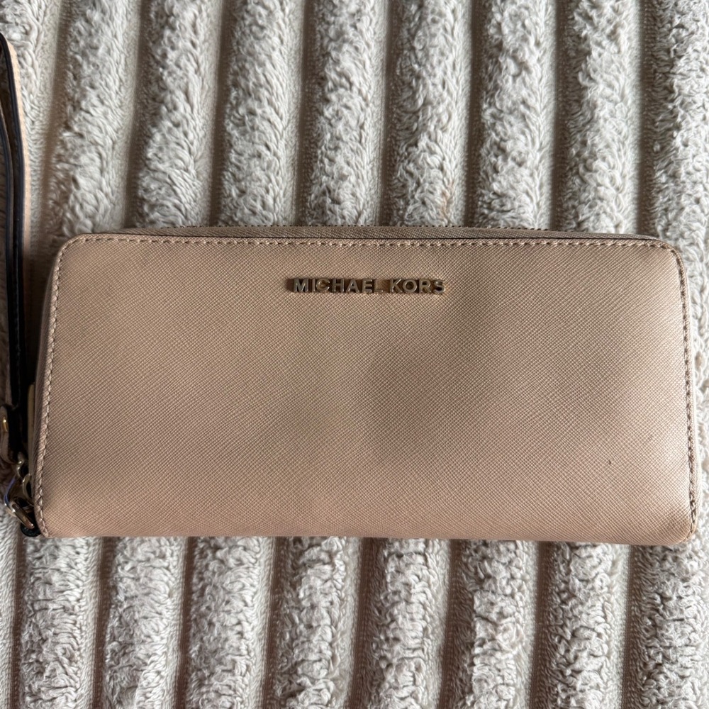 Michael Kors Jet Set Travel Saffiano Leather Zip Around Wristlet Wallet Beige